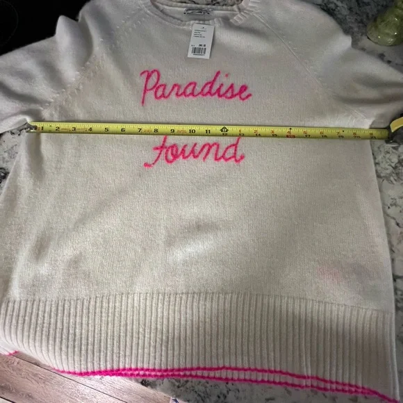 Cashmere Sweater with Pink Paradise Script made exclusively for Beau Rivage - Picture 7 of 7